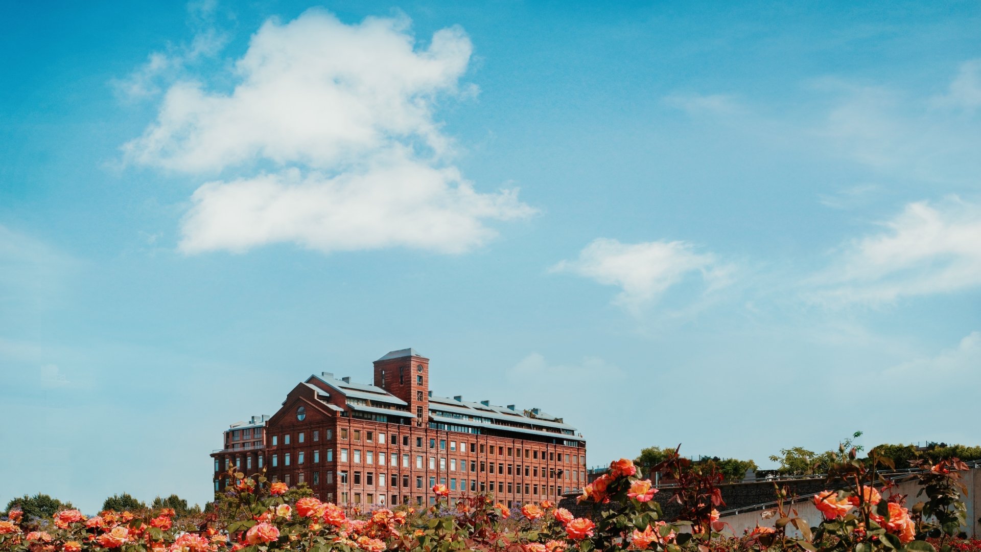 01. Hotel Exterior.jpg